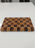 Artisan Seri: End Grain Ceviz & Meşe Kesme Tahtası (44 x 29 x 3 cm)